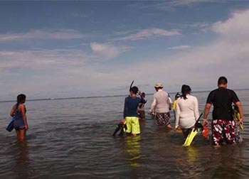 GCCRMP members departing shore to collect data through biological 
monitoring surveys. Photo: NOAA